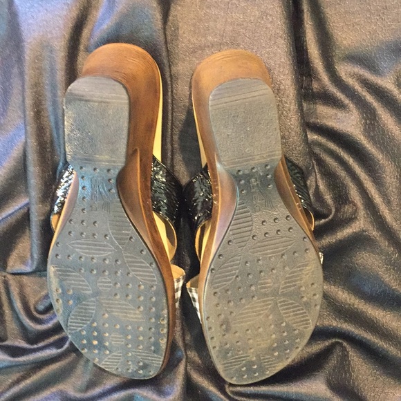 Ladies black & white Dansko wedge - Picture 3 of 6